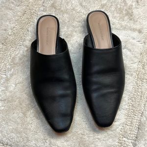Banana republic black slip on mule